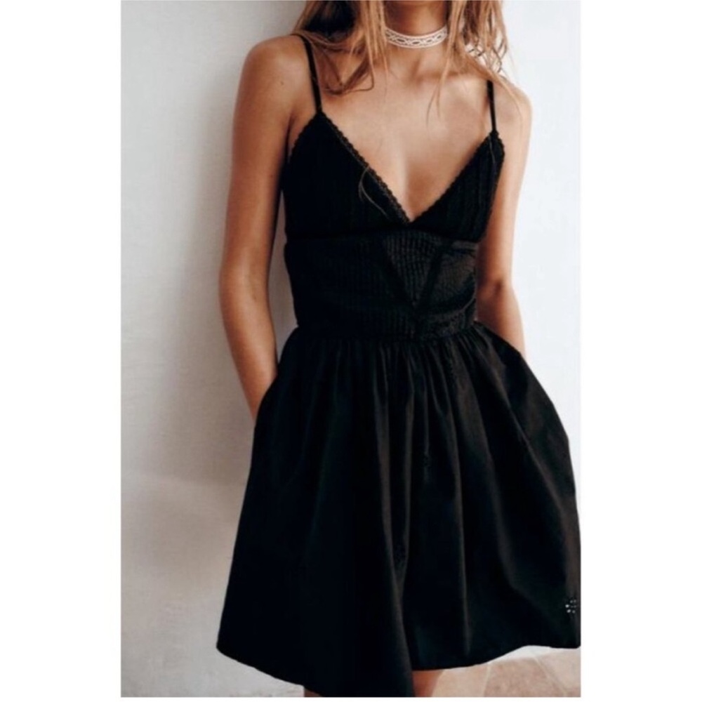 Elegant Black Sleeveless Dress